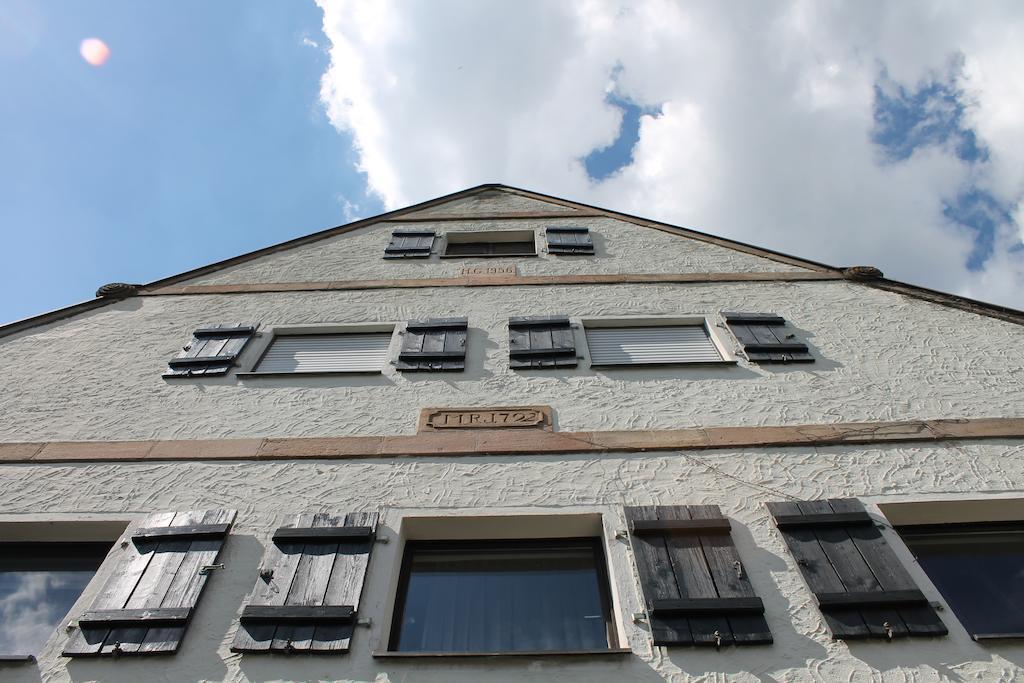Höfler 3*